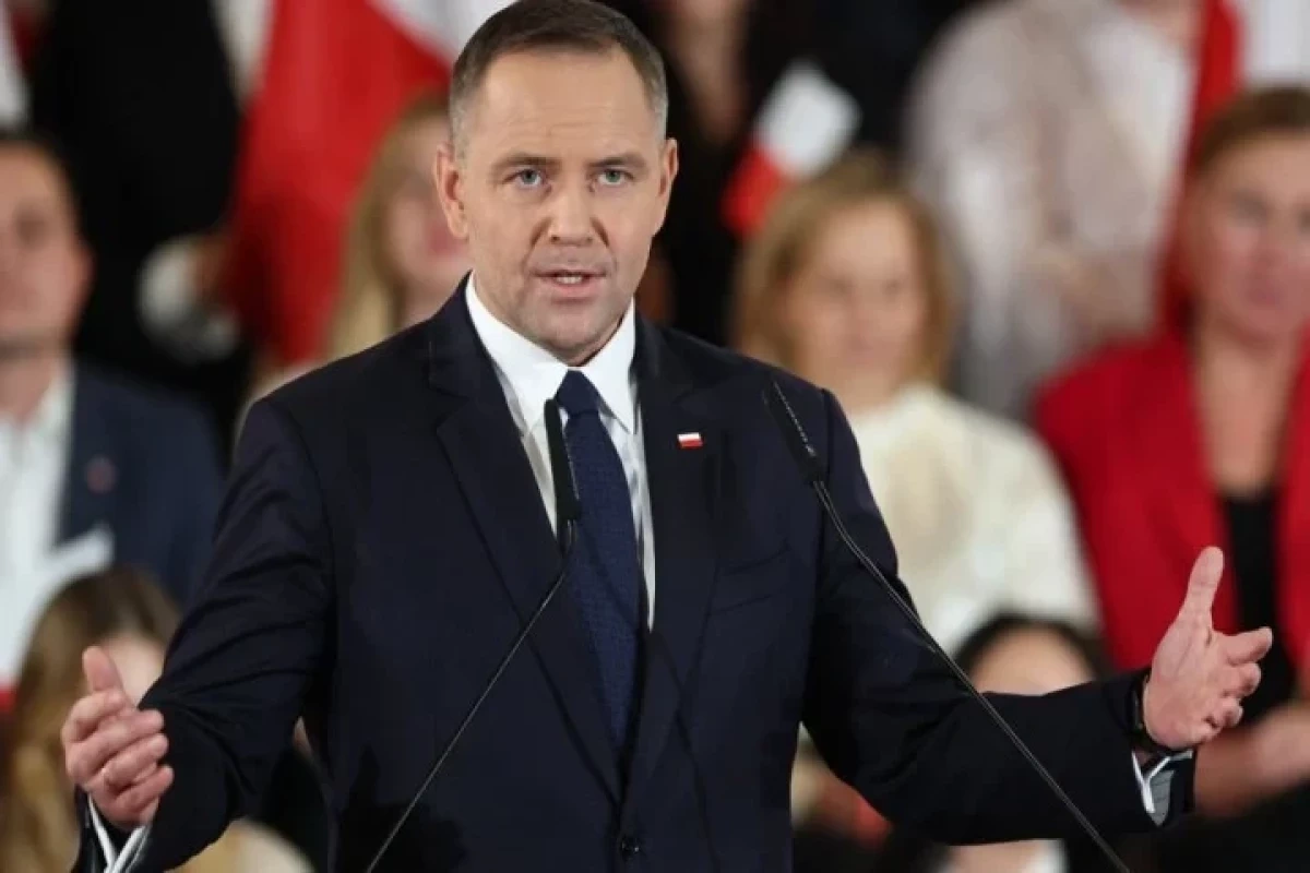 Navrotski Zelenskinin Ağ Qartal Ordenindən məhrum edilməsi qərarına aydınlıq gətirib