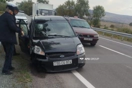 Şəkidə iki maşın toqquşub, avtomobillərdən biri yanıb - FOTO