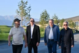 Prezident İlham Əliyev Qırğızıstan, Özbəkistan və Tacikistan prezidentləri ilə birlikdə Çolpon-Ata şəhərində Qolf Klubun açılışında iştirak edib