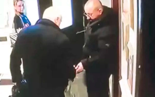 1,4 milyon dolları belə veriblər  - Foto