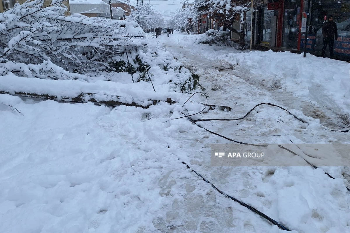 Lənkərana yağan qarın hündürlüyü 50 sm-ə çatır, şəhərə elektrik verilişi dayanıb- FOTO - YENİLƏNİB