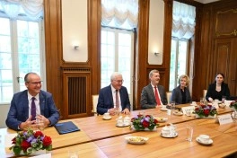 Azərbaycan və Almaniya prezidentlərinin geniş tərkibdə görüşü olub