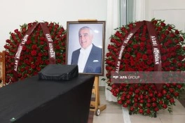 Çingiz Əlioğlu “Qurd qapısı” qəbiristanlığında dəfn edilib - FOTO