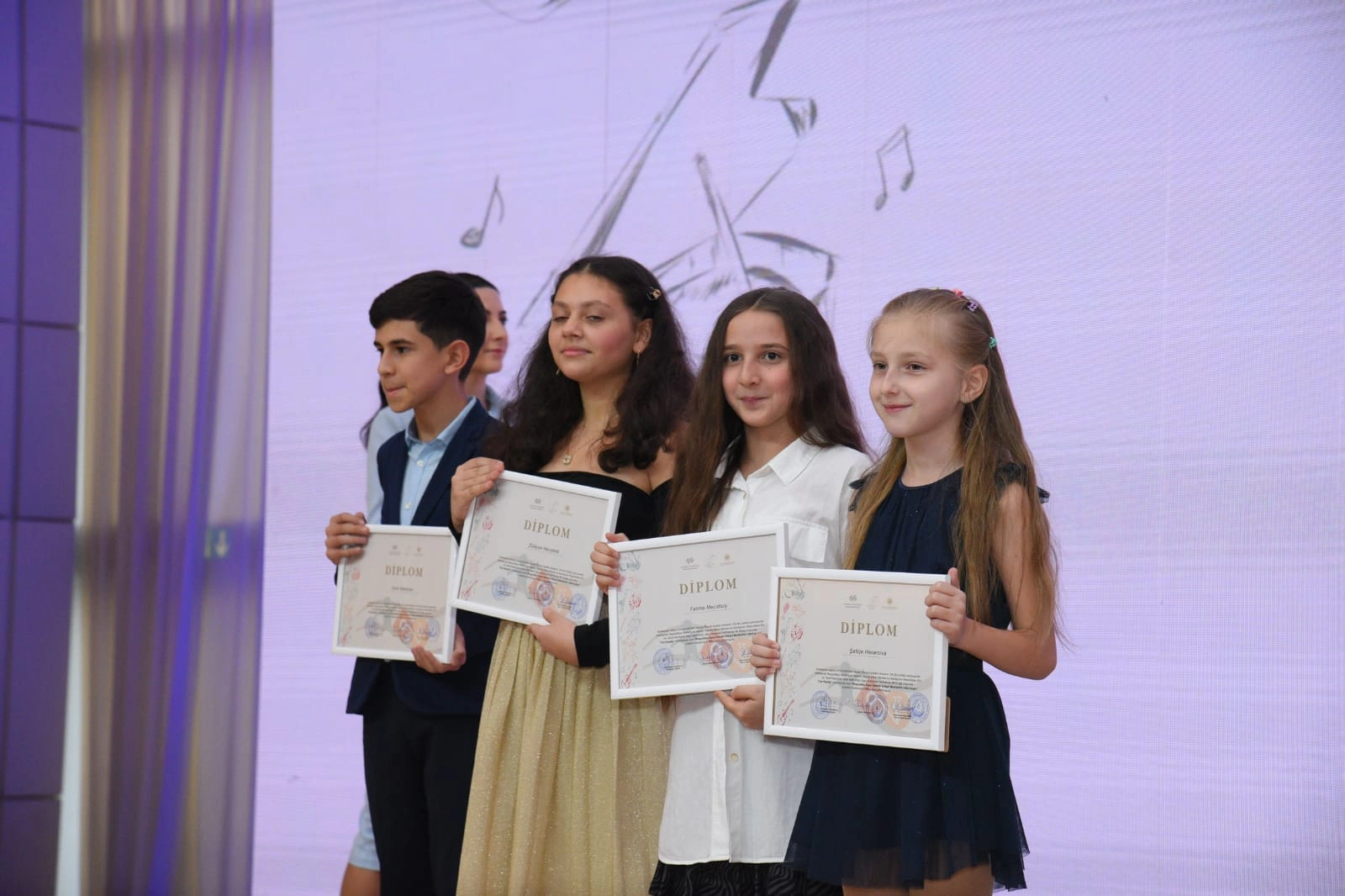 Uşaq İncəsənət Festivalının qalibləri mükafatlandırıldı  - Fotolar