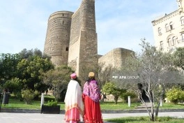 Bakının mərkəzində kəlağayı ilə yürüş keçirilib - FOTO