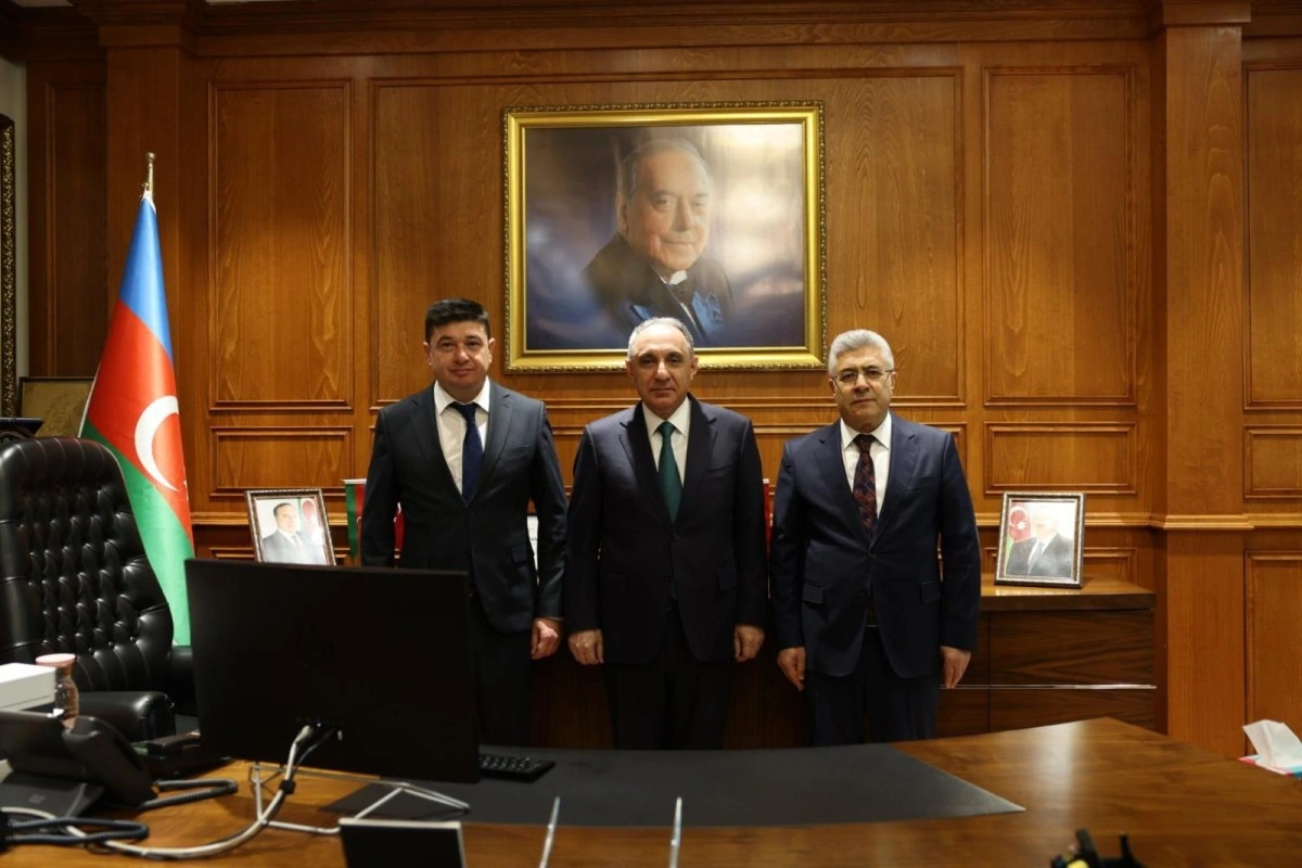 Kamran Əliyev Qarsda görüşlər keçirib