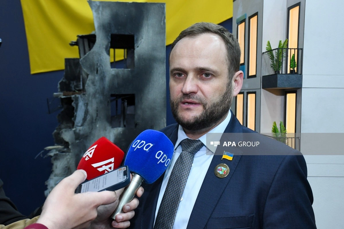Baş nazirin müavini Kuleba: Azərbaycan Ukraynada bəzi obyektlərin yenidən qurulmasına kömək edir