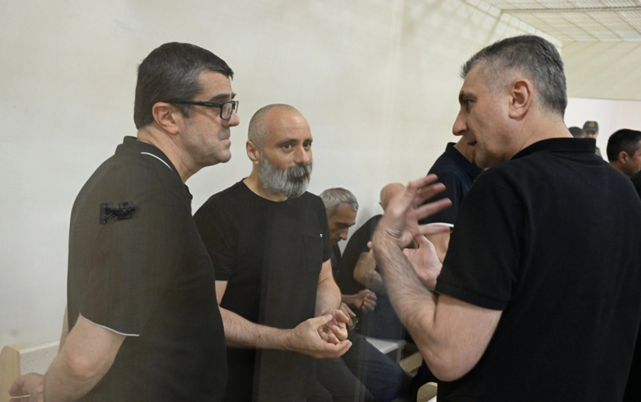 Siyarto: Aİ Rusiya ilə müharibəyə hazırlaşır və Ukraynada hərbi zavodlar tikmək istəyir