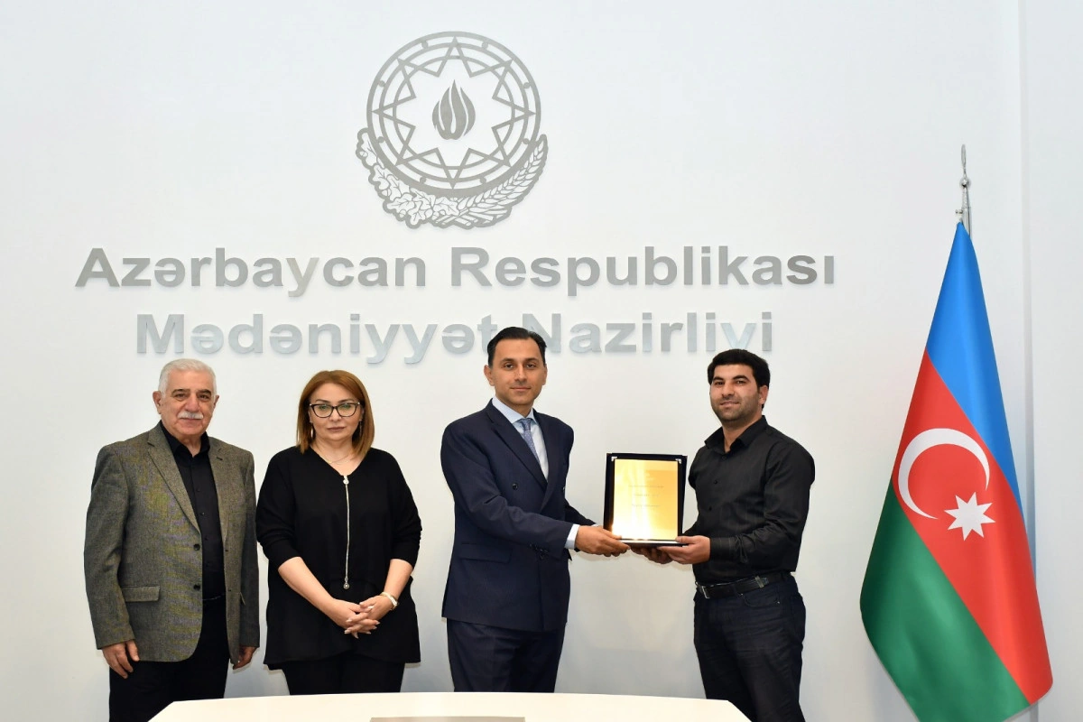 Mədəniyyət Nazirliyi pyes müsabiqəsi qaliblərinə mükafatları təqdim edib