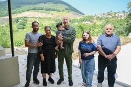 Prezident İlham Əliyev Şuşanın Kiçik Qaladərəsi kəndində görülən işlərlə tanış olub və kəndə qayıdan sakinlərlə görüşüb - FOTO - YENİLƏNİB