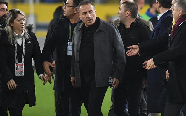 Hakimi döyən Faruk Koca ömürlük futboldan uzaqlaşdırıldı