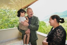 Prezident İlham Əliyev Şuşanın Kiçik Qaladərəsi kəndində görülən işlərlə tanış olub və kəndə qayıdan sakinlərlə görüşüb - FOTO