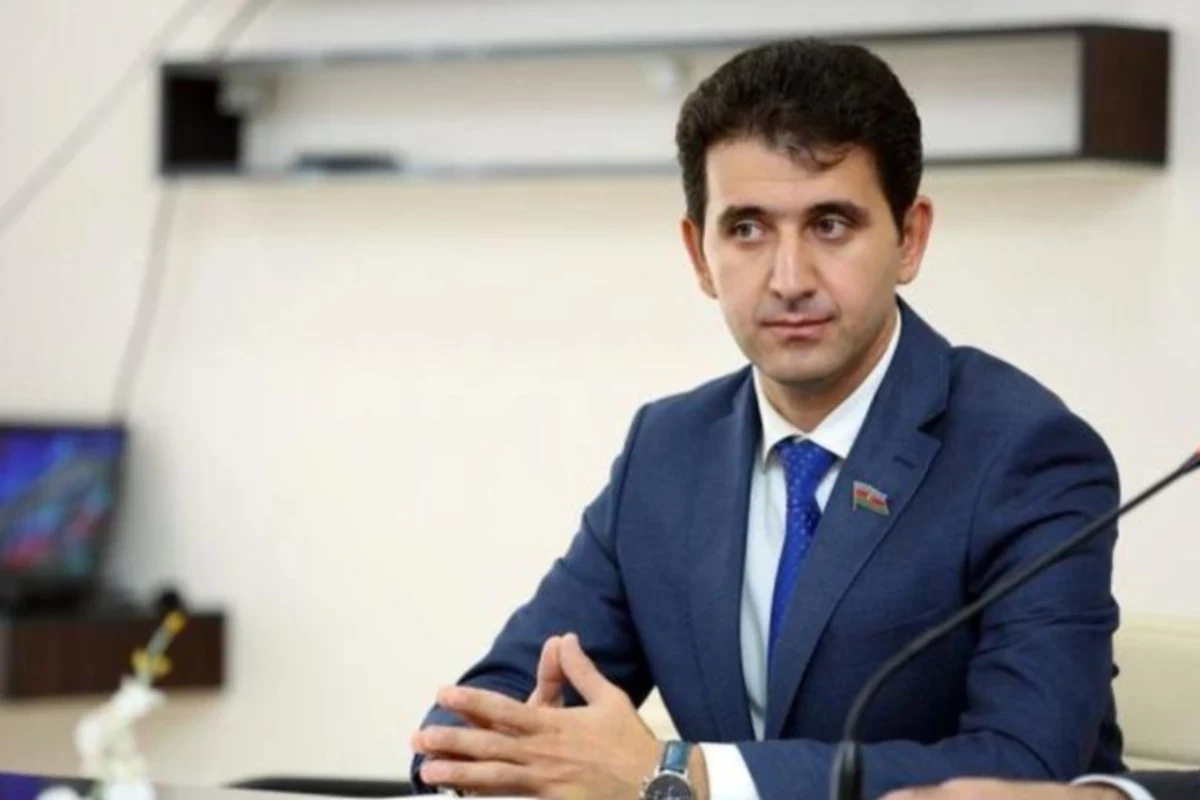 Deputat gecə saatlarında tikinti aparılmasına etiraz edib