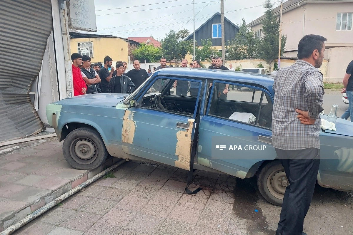 Lənkəranda avtomobil obyektə çırpılıb, sürücü ölüb - FOTO