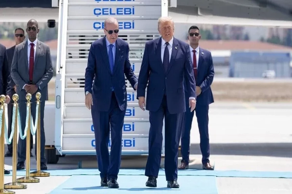Ərdoğan Donald Trampı Ankara hava limanında qarşılayıb - YENİLƏNİB - VİDEO