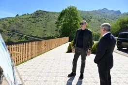 Prezident İlham Əliyev Şuşanın Böyük Qaladərəsi kəndində görülən işlərlə tanış olub, sakinlərlə görüşüb - FOTO - YENİLƏNİB