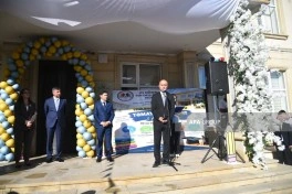 Emin Əmrullayev bu il məktəbə qədəm qoyan şagirdləri təbrik edib - FOTO
