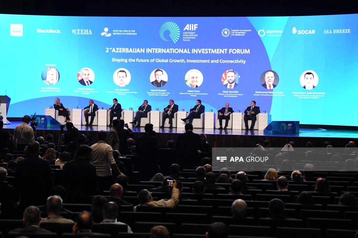 II Beynəlxalq İnvestisiya Forumu: Azərbaycanın regionlar arasında strateji keçid kimi rolu müzakirə olunub - FOTO