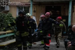 Rusiyanın Zaporojyeyə aviabombalarla endirdiyi zərbələr nəticəsində ölənlərin sayı 15-ə çatıb - YENİLƏNİB - FOTO