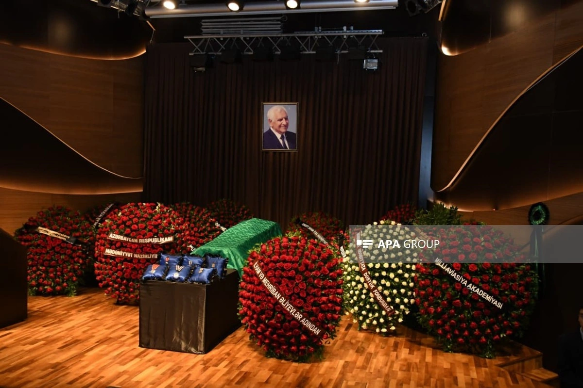Nəriman Həsənzadə ilə vida mərasimi keçirilib, Prezident və Birinci vitse-prezident əklil göndərib - FOTO - YENİLƏNİB-1