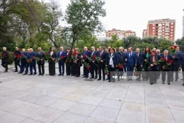 Bakıda Atatürkün heykəli ziyarət olunub - FOTO