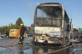 Ucarda sərnişin avtobusu yanıb - FOTO