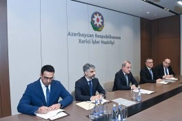 Avstriya səfiri etimadnaməsinin surətini Ceyhun Bayramova təqdim edib