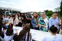 Leyla Əliyeva və Alona Əliyeva Xeyirxahlıq Festivalında iştirak ediblər