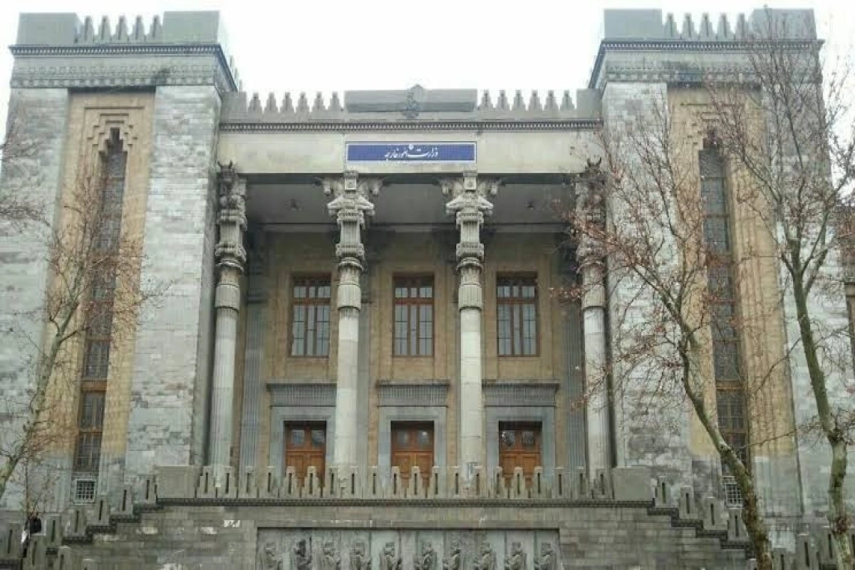 İran İsveç diplomatını ölkədən çıxarır