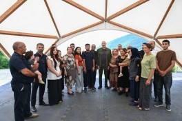 Prezident İlham Əliyev Şuşanın Kiçik Qaladərəsi kəndində görülən işlərlə tanış olub və kəndə qayıdan sakinlərlə görüşüb - FOTO