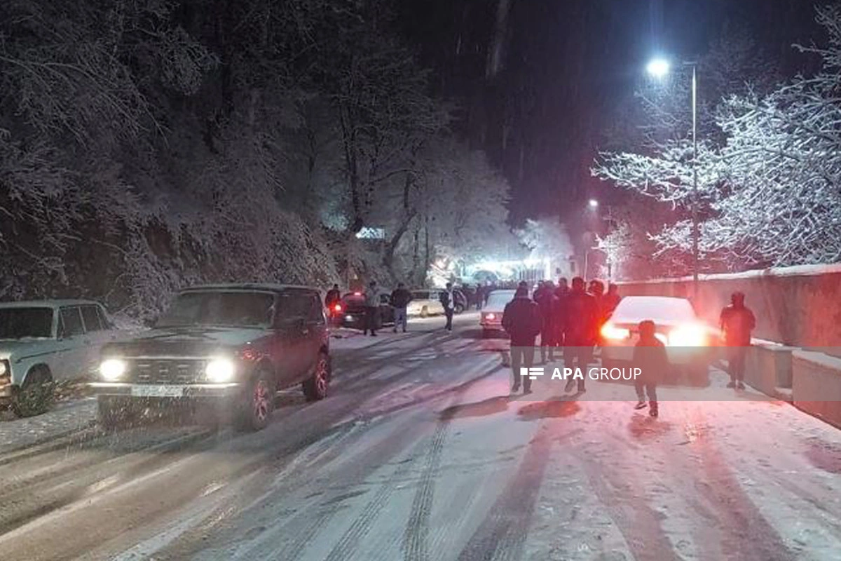 Göygöl-Kəlbəcər yolu buz bağlayıb, avtomobillərin hərəkəti çətinləşib - FOTO
