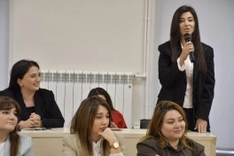 Əlaqələndirmə Qərargahının İdarələrarası Mərkəzinin nəzdindəki İşçi Qrupu Qarabağ Universitetində inflüenserlərlə görüşüb