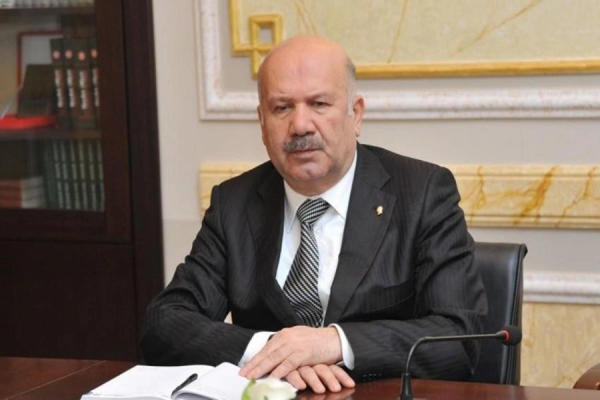 Deputat qanunların dilinə etiraz edib