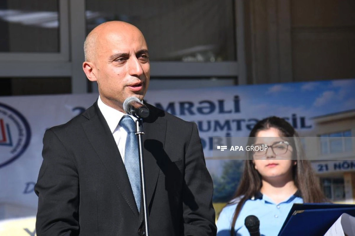 Emin Əmrullayev bu il məktəbə qədəm qoyan şagirdləri təbrik edib - FOTO