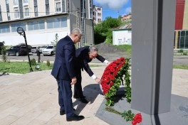 Kamran Əliyev Qarsda görüşlər keçirib