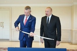 Prezident İlham Əliyevin Şuşada Slovakiya Prezidenti ilə geniş tərkibdə görüşü olub - FOTO - YENİLƏNİB