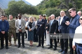 Xarici diplomatlar Xudavəng monastr kompleksini ziyarət edib - FOTO