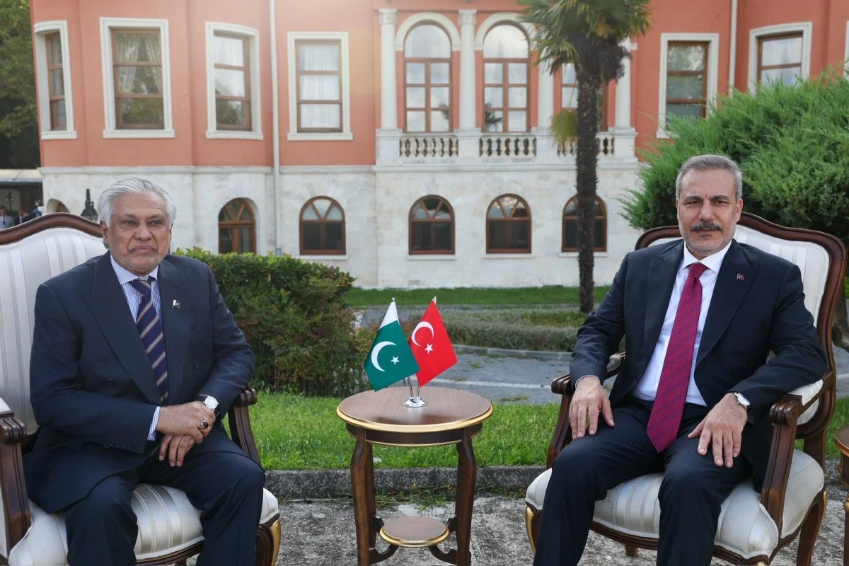 Hakan Fidan İstanbulda İshaq Dar ilə görüşüb