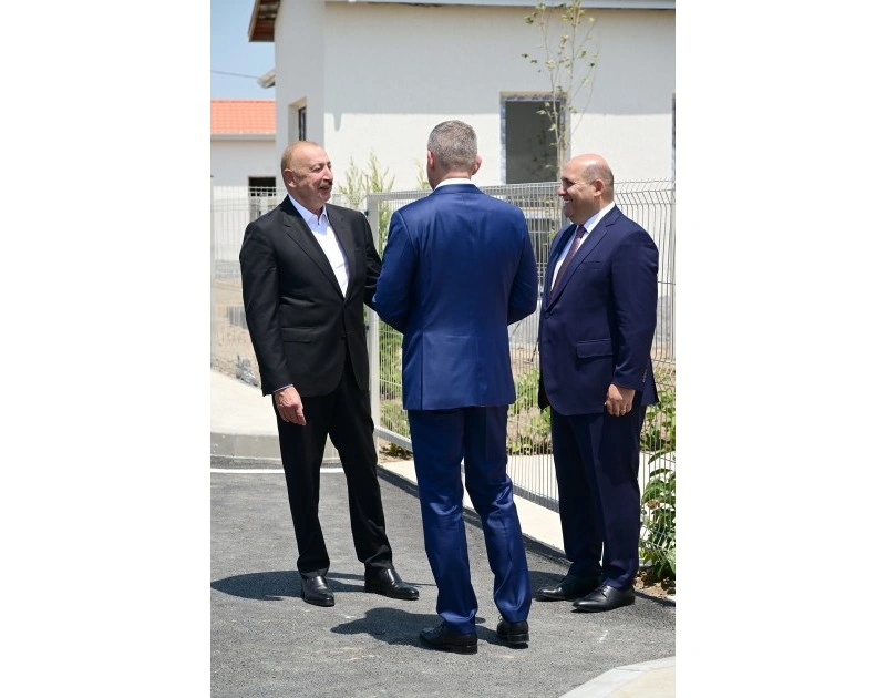 Azərbaycan və Slovakiya prezidentləri Ağdamın Baş Qərvənd kəndində görülən işlərlə tanış olublar, məktəbin təməli qoyulub - FOTO