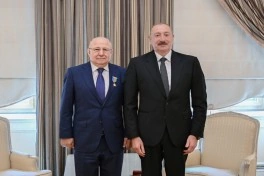 Prezident Dağıstanın tanınmış ictimai-siyasi xadimi Qurban Qurbanova “Dostluq” ordenini təqdim edib