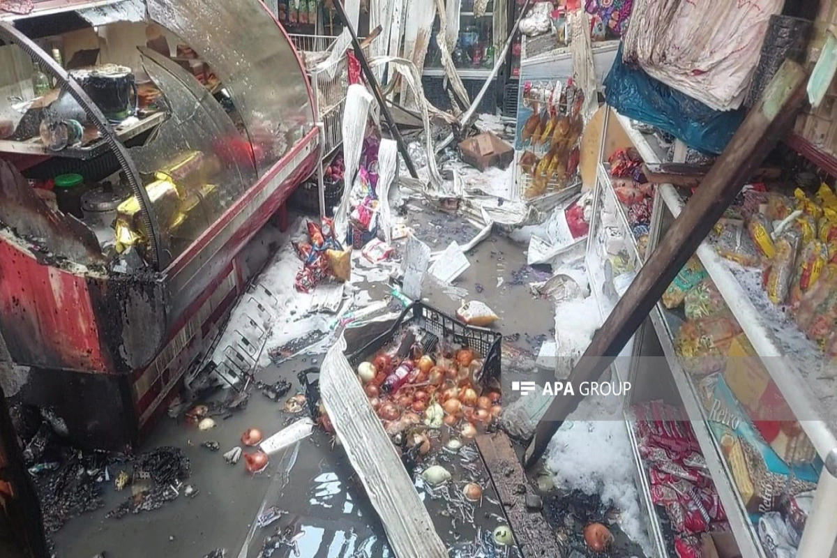 Gəncədə mağaza yanıb