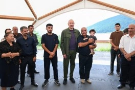 Prezident İlham Əliyev Şuşanın Kiçik Qaladərəsi kəndində görülən işlərlə tanış olub və kəndə qayıdan sakinlərlə görüşüb - FOTO