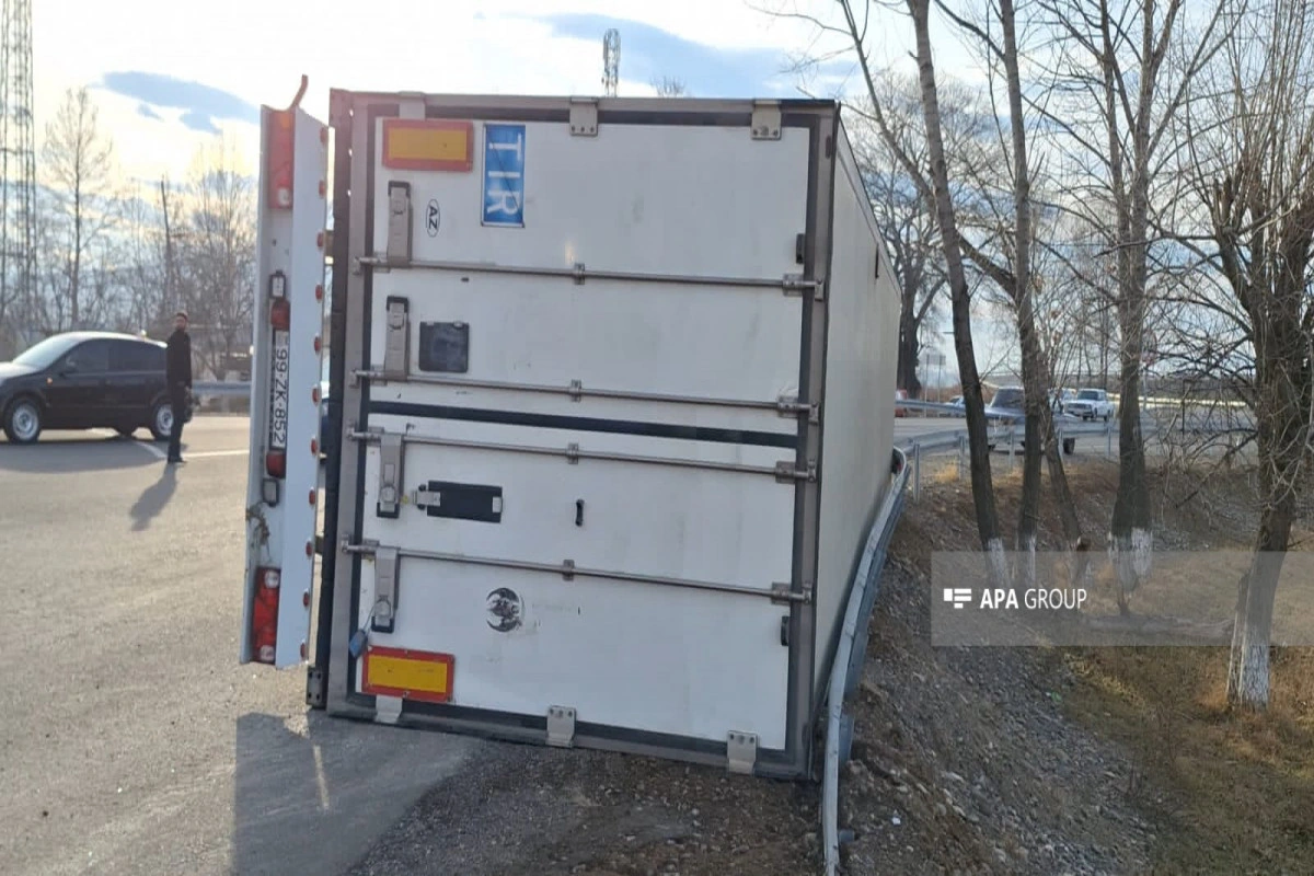 Ağstafada TIR aşıb - FOTO
