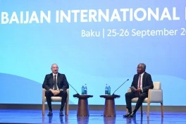 Prezident İlham Əliyev II Azərbaycan Beynəlxalq İnvestisiya Forumu çərçivəsində keçirilən tədbirdə iştirak edib - VİDEO - YENİLƏNİB
