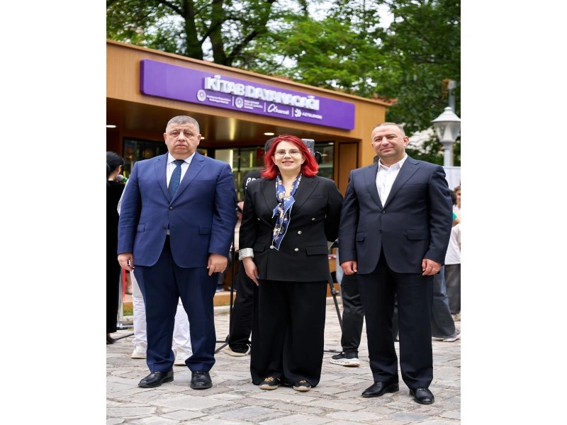 Şuşanın mərkəzində günəş enerjisi ilə işləyən "Kitab dayanacağı" istifadəyə verilib