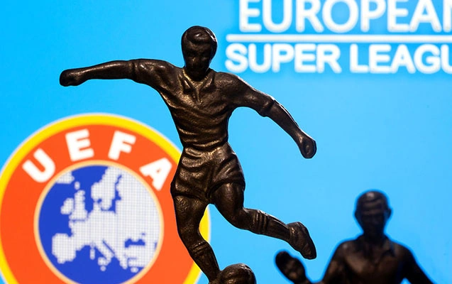 UEFA Ukrayna Futbol Federasiyasını cəzalandırıb