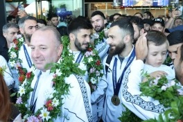 Avropa çempionu olan Azərbaycanın minifutbol yığması Vətənə qayıdıb - FOTO - YENİLƏNİB