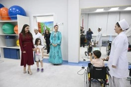 Leyla Əliyeva Arkadağ şəhərində Uşaq Sağlamlığı və Reabilitasiya Mərkəzinin fəaliyyəti ilə tanış olub - FOTO