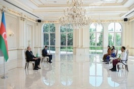 Prezident Kambocanın yeni təyin olunmuş səfirinin etimadnaməsini qəbul edib