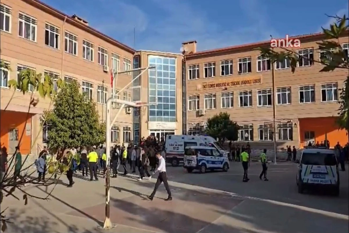 Türkiyədə məktəbin yaxınlığında silahlı insident olub, 4 şagird yaralanıb